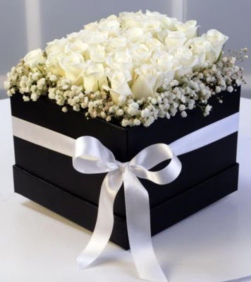 Kare kutuda 19 adet beyaz g�l  Ankara Sincan hediye sevgilime hediye �i�ek 