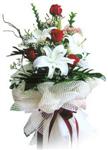  Online Ankara Sincan �i�ek�iler  4 kirmizi g�l , 1 dalda 3 kandilli kazablanka